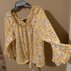 A Byer yellow floral front tie top XL
